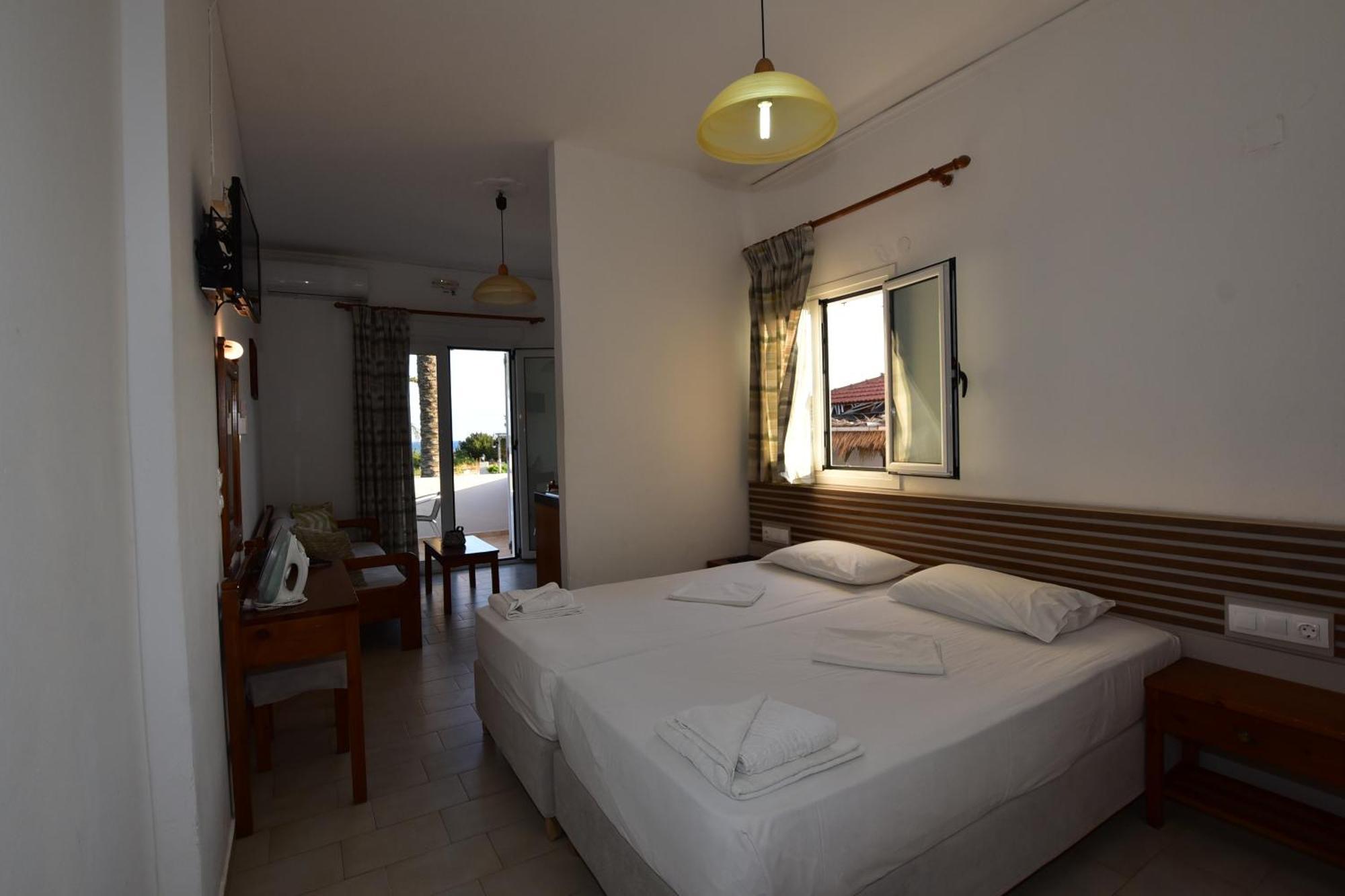 Morpheas Rooms Палеохора Екстер'єр фото